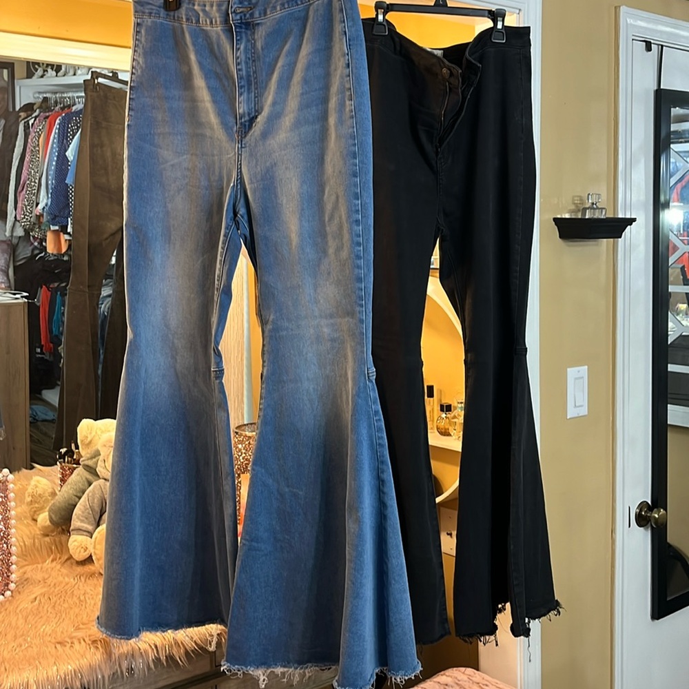 2 pair of EUC just float on bell bottom free people jeans .SOLD